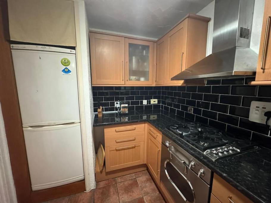 Tks Modern 1bed Flat, London