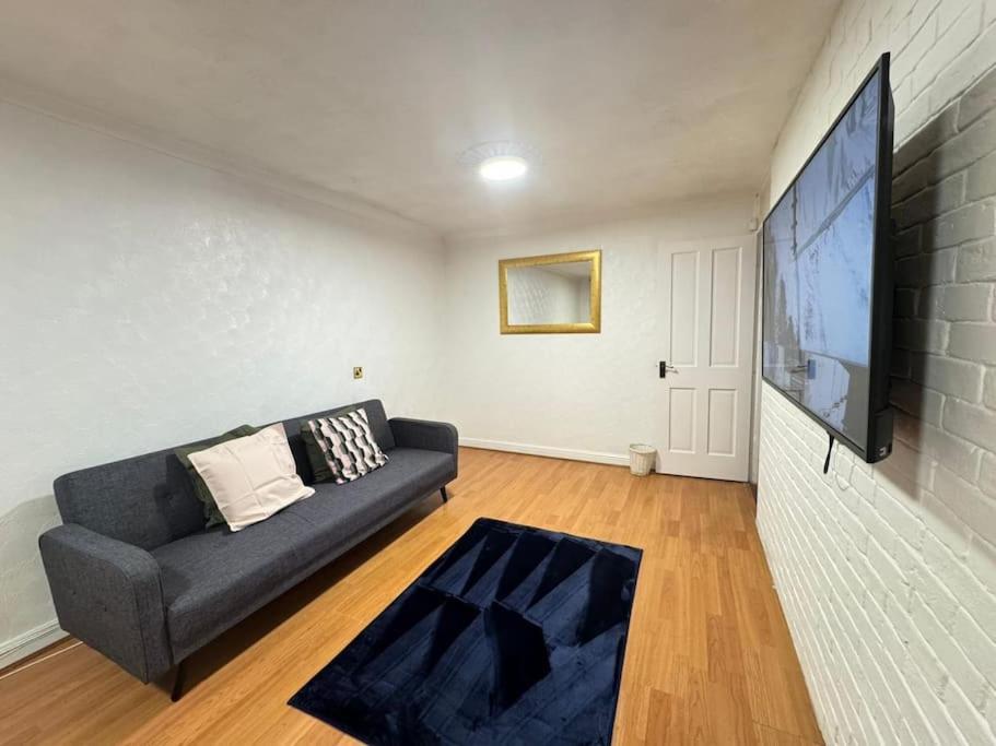 Apartment Tks Modern 1bed Flat, *