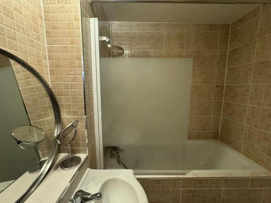 Tks Modern 1bed Flat, London