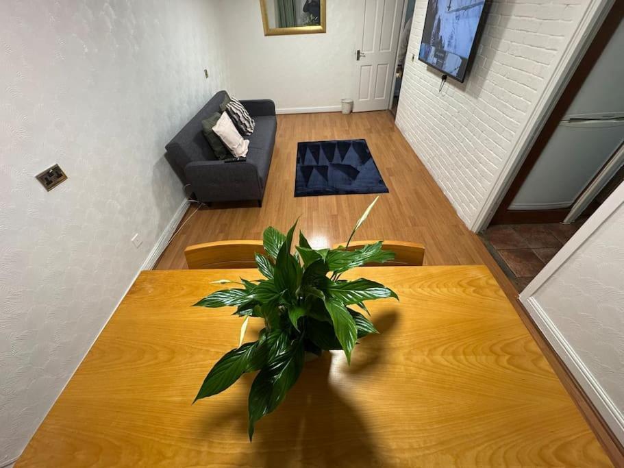 Tks Modern 1bed Flat, * London